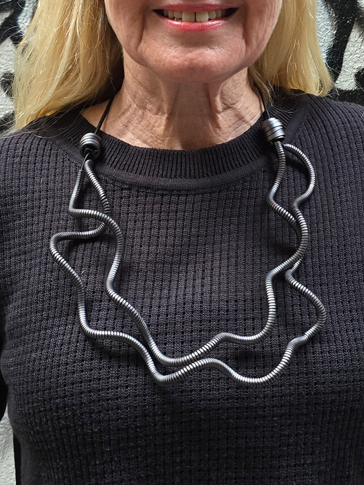 SQUIGS NECKLACE
