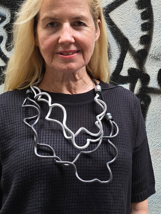 SQUIGS NECKLACE