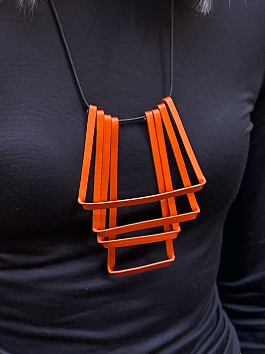 KAU PENDANT NECKLACE solids