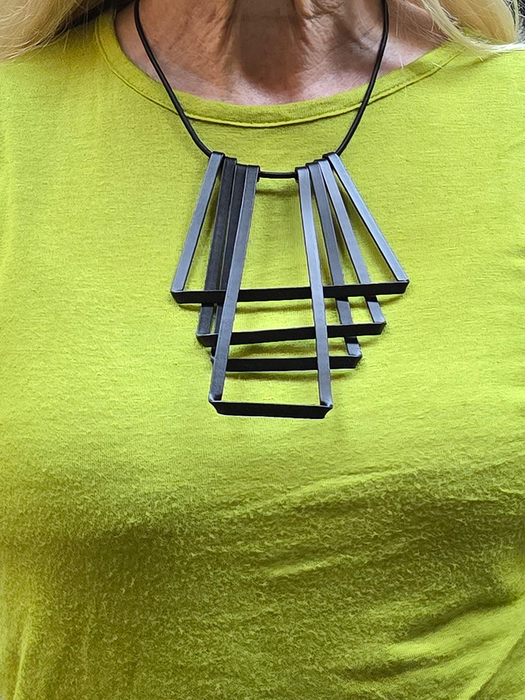 KAU PENDANT NECKLACE solids