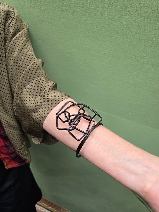 LOCO CUBE SPIRAL BRACELET