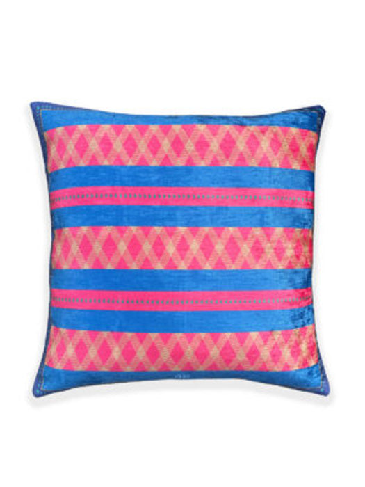 KATIRA Velvet Cushion: El Vuelo