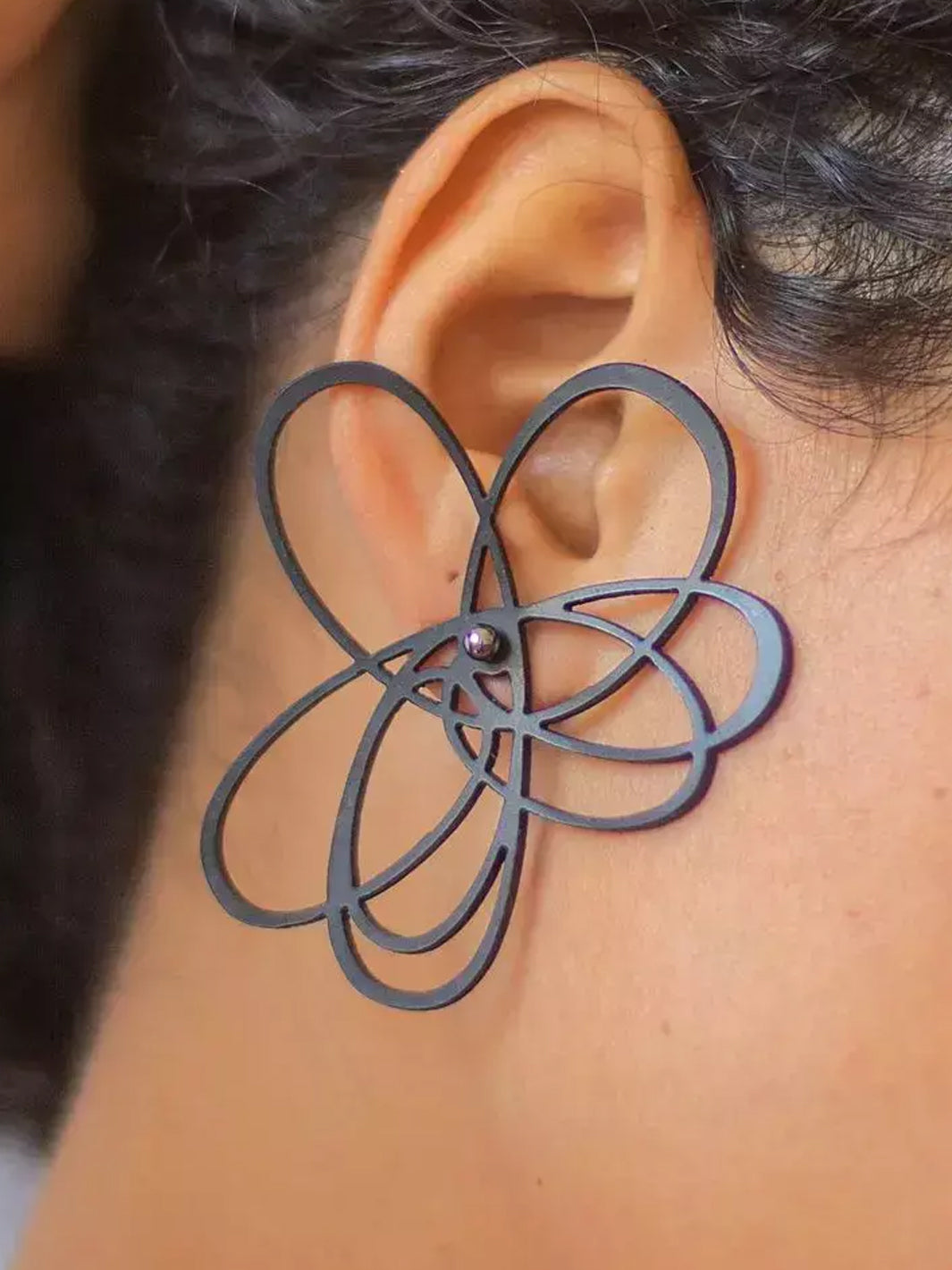 TUN VOLVER EARRINGS