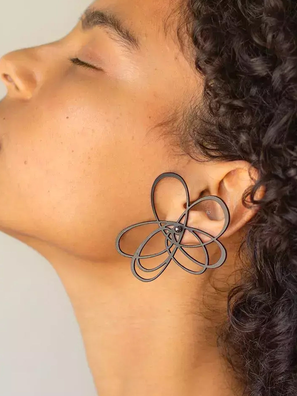 TUN VOLVER EARRINGS