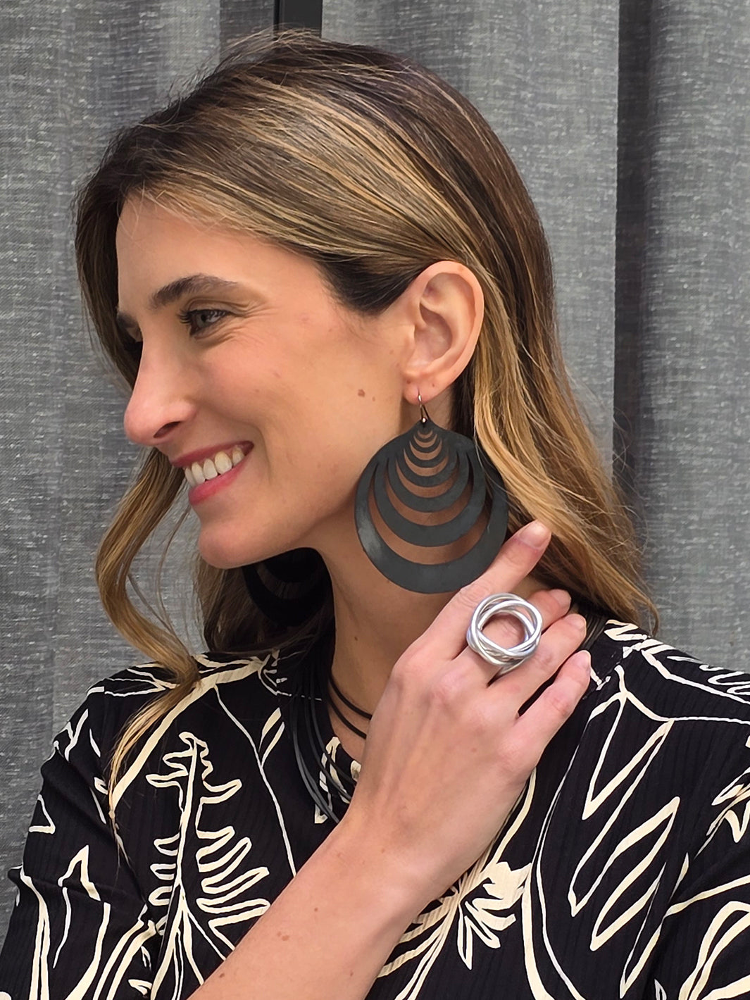 TUN JETSONS EARRINGS
