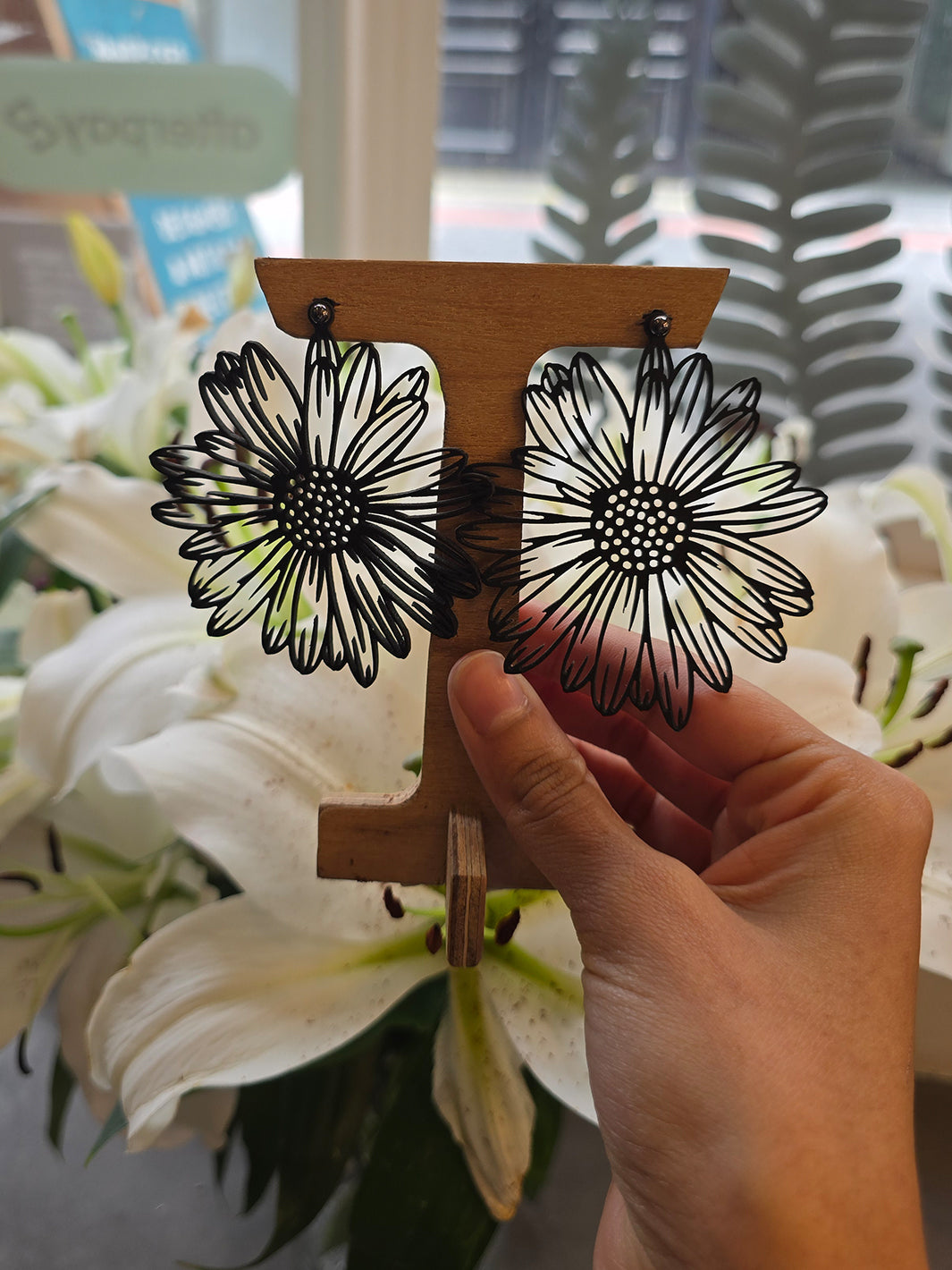 TUN DAISY EARRINGS