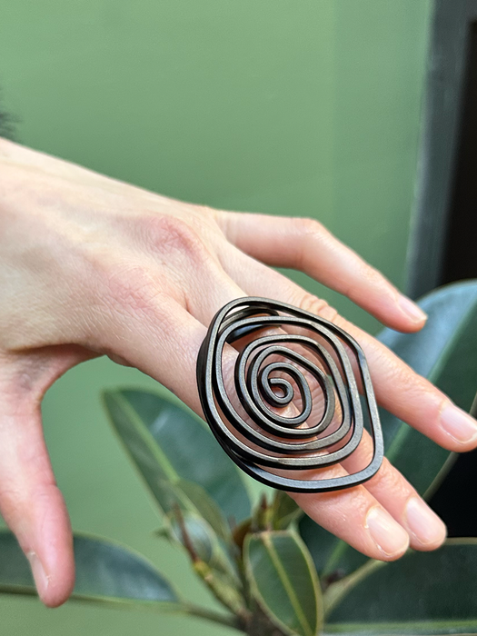 GRAND SPIRAL RING