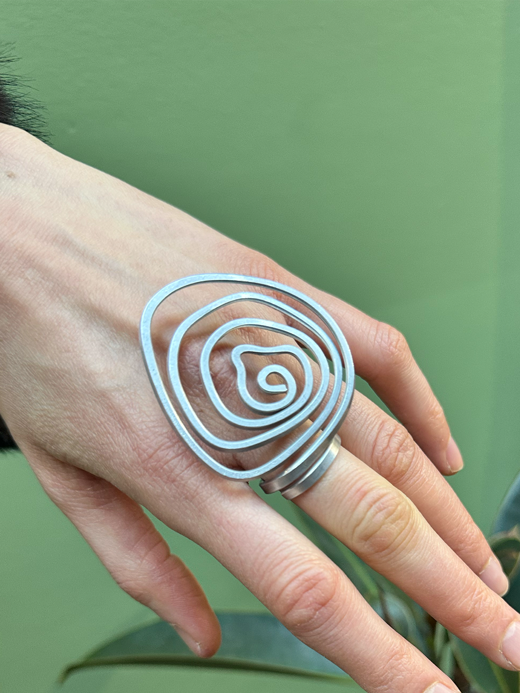 GRAND SPIRAL RING