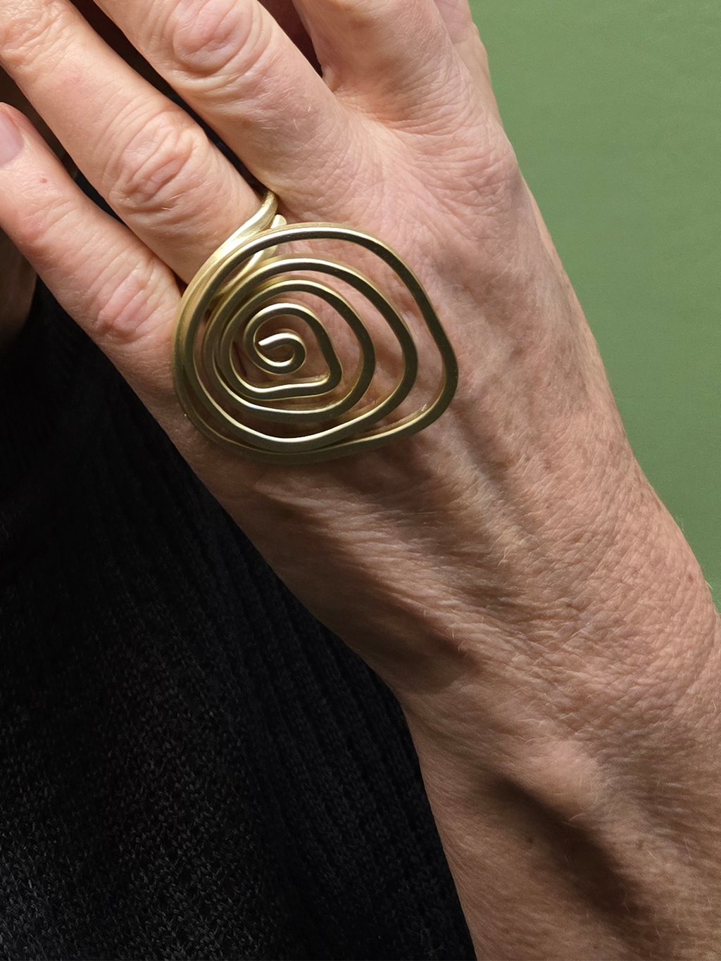 GRAND SPIRAL RING