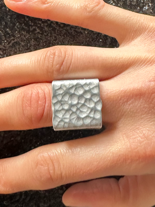 MONICA SQUARE RING