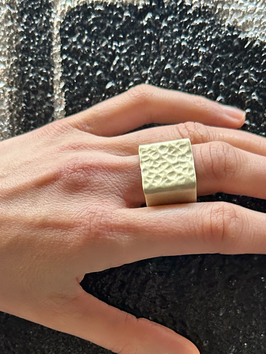 MONICA SQUARE RING
