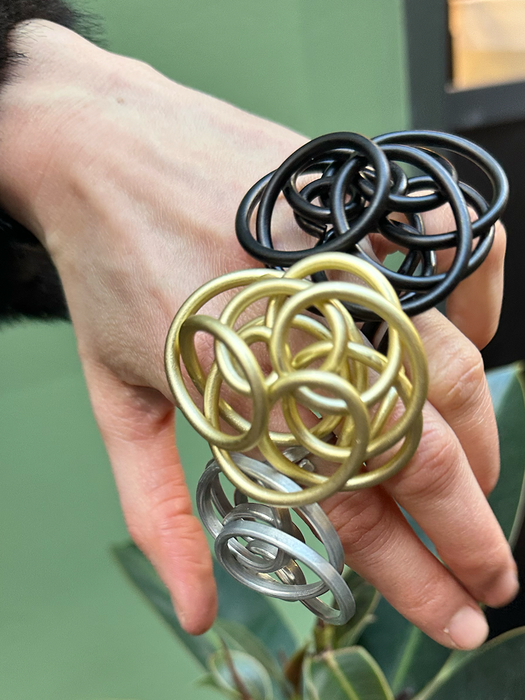 GIANT SCRUNCH RING