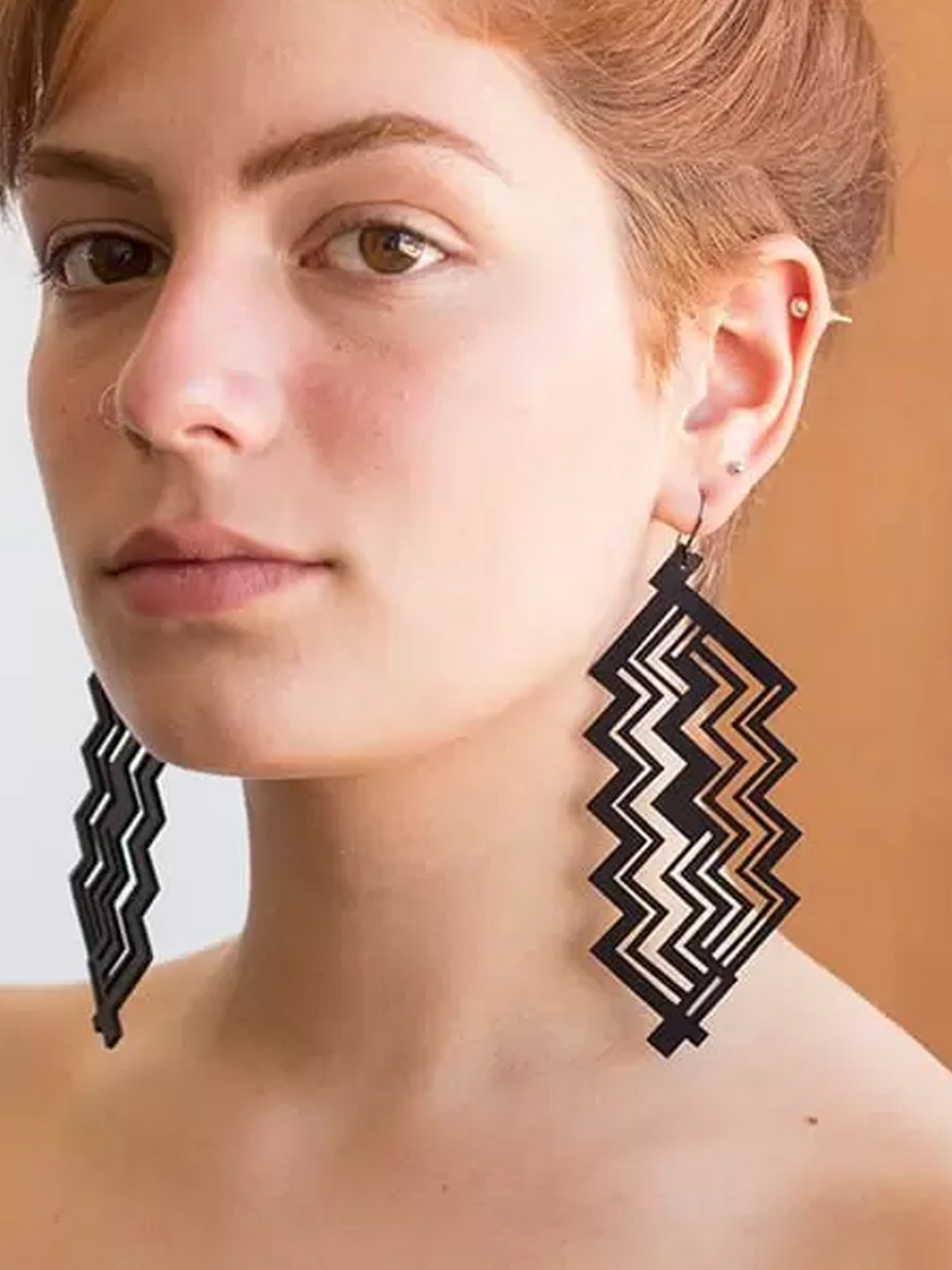 TUN ZIGZAG EARRINGS