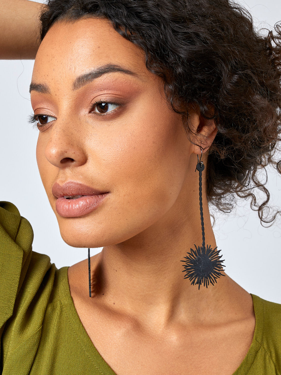 TUN POM POM SYM EARRINGS
