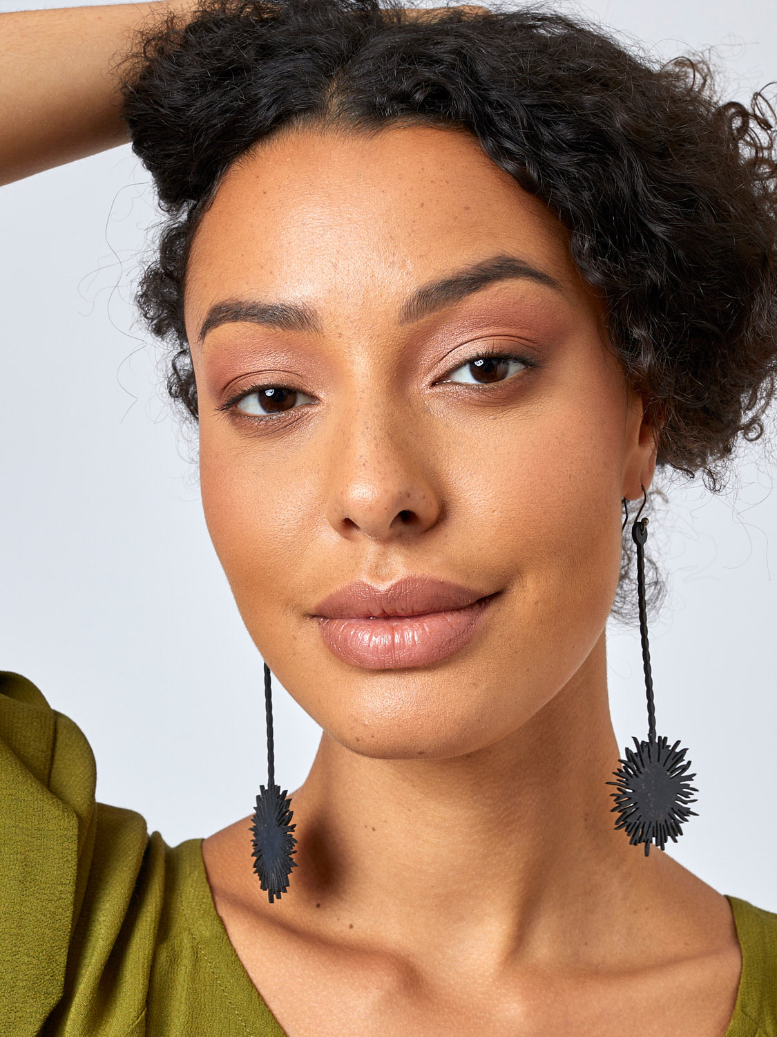 TUN POM POM SYM EARRINGS