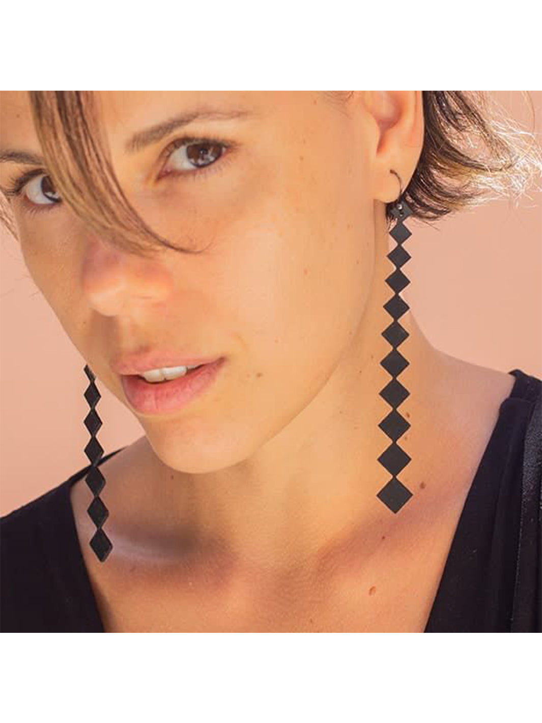 TUN PICPIC EARRINGS