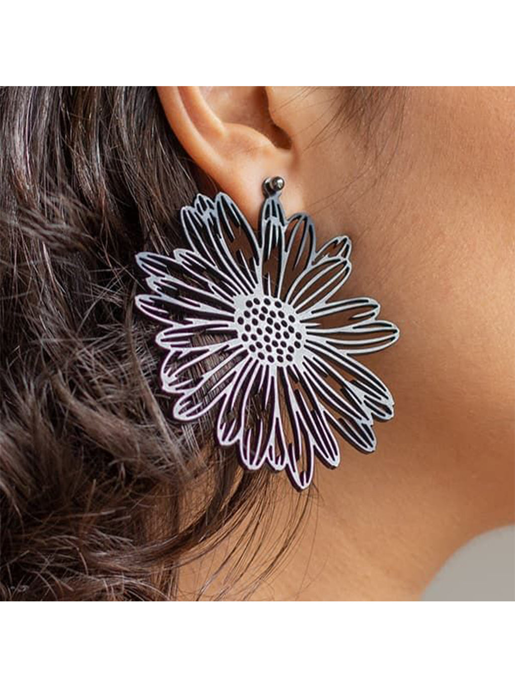 TUN DAISY EARRINGS