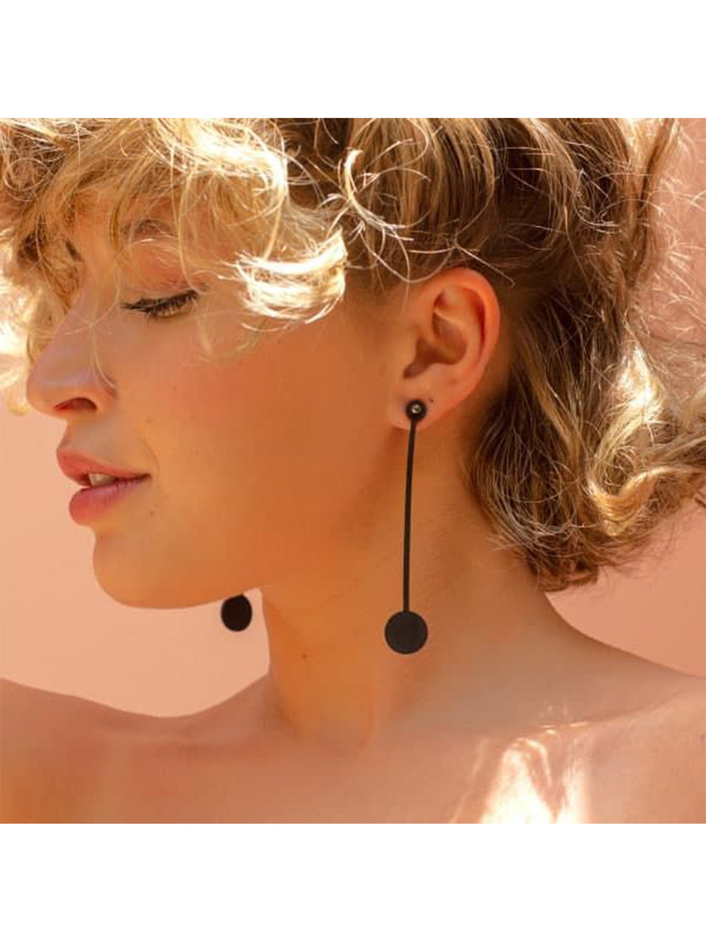 TUN CIRCLE DROP EARRINGS