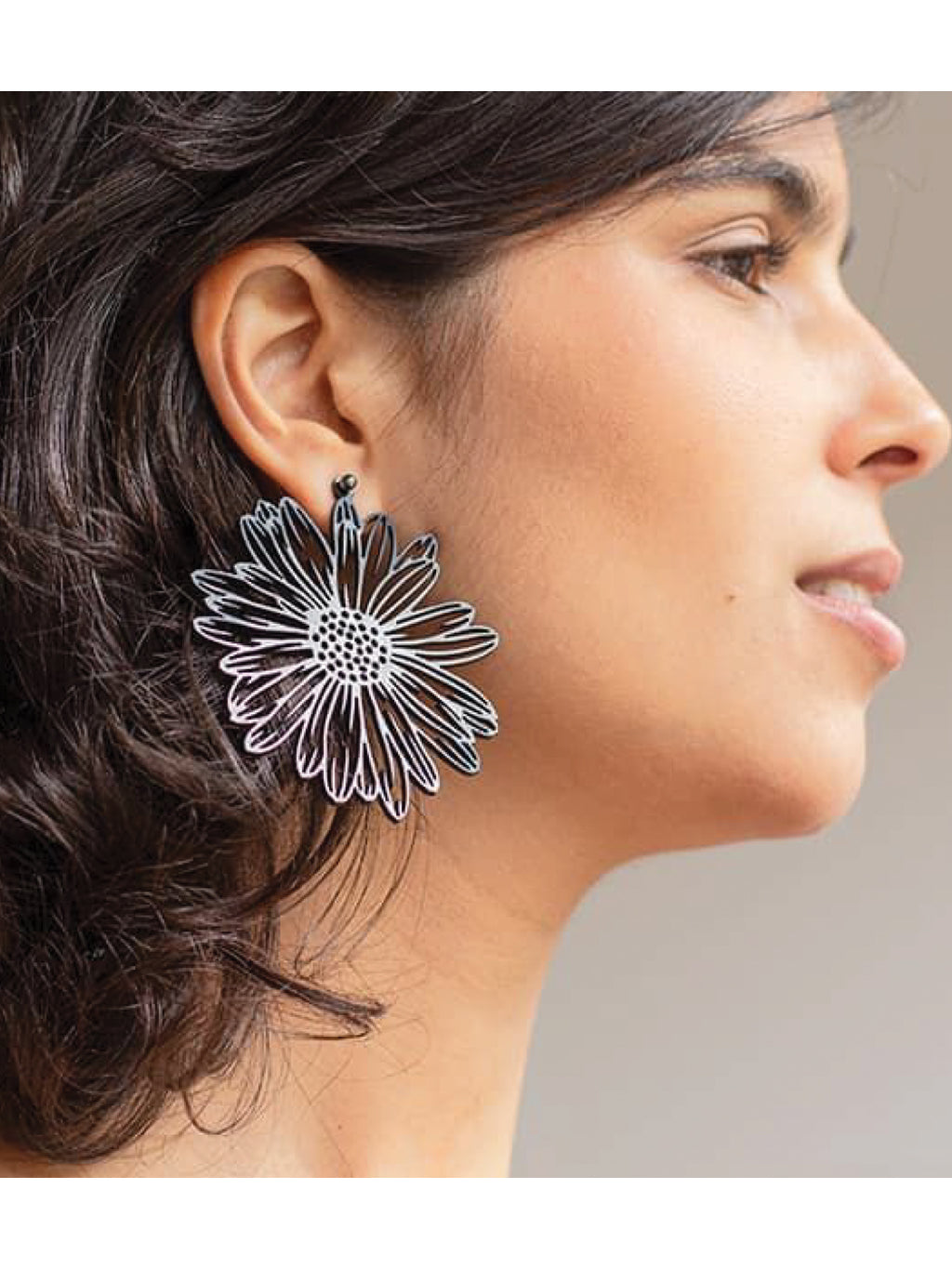 TUN DAISY EARRINGS