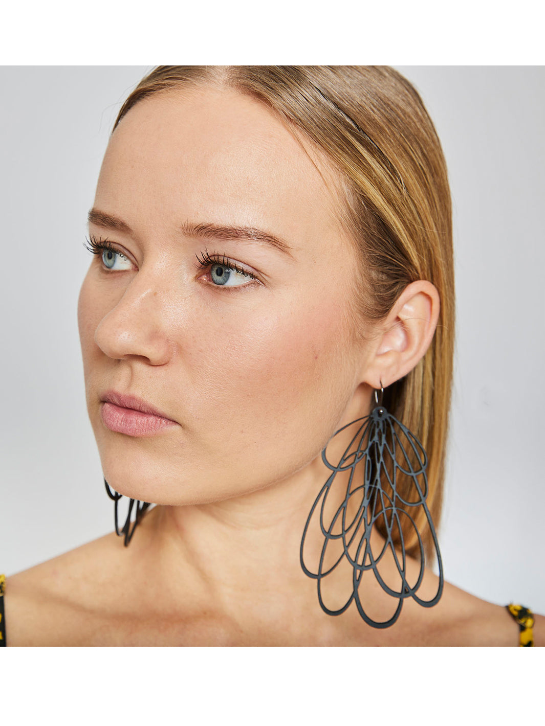 TUN TWIST EARRINGS